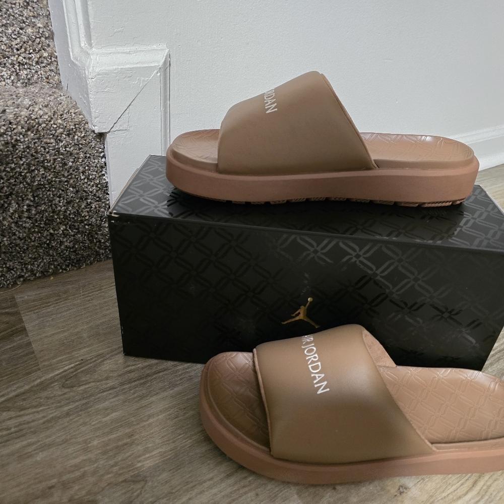 Jordan Tan Slide Sandals - Picture 5 of 6